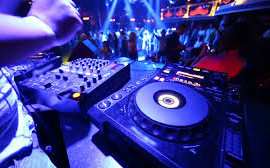 Come scegliere il DJ giusto per la propria festa o cerimonia