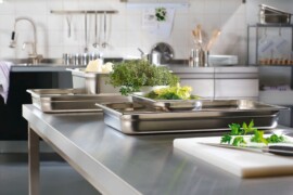 Contenitori inox per ristorazione: sicurezza, igiene e gestione termica nella cucina professionale