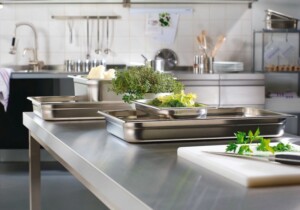 Contenitori inox per ristorazione: sicurezza, igiene e gestione termica nella cucina professionale