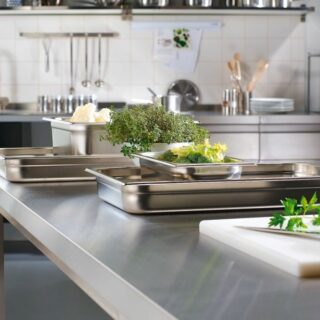 Contenitori inox per ristorazione: sicurezza, igiene e gestione termica nella cucina professionale