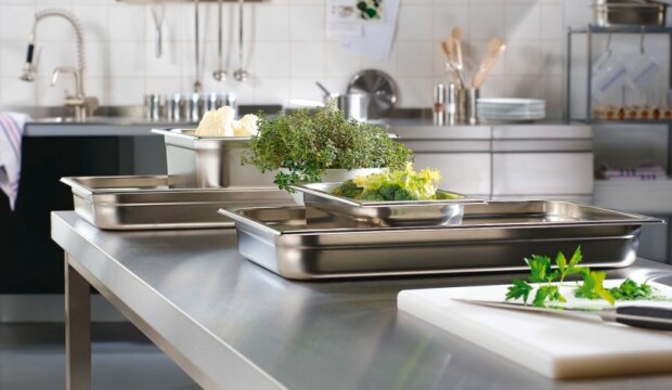 Contenitori inox per ristorazione: sicurezza, igiene e gestione termica nella cucina professionale